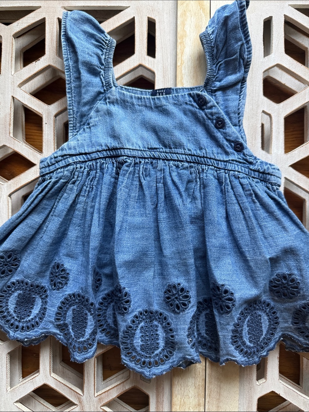 Gap Baby Girls Blue Eyelet Top Size 18-24 Months Like New